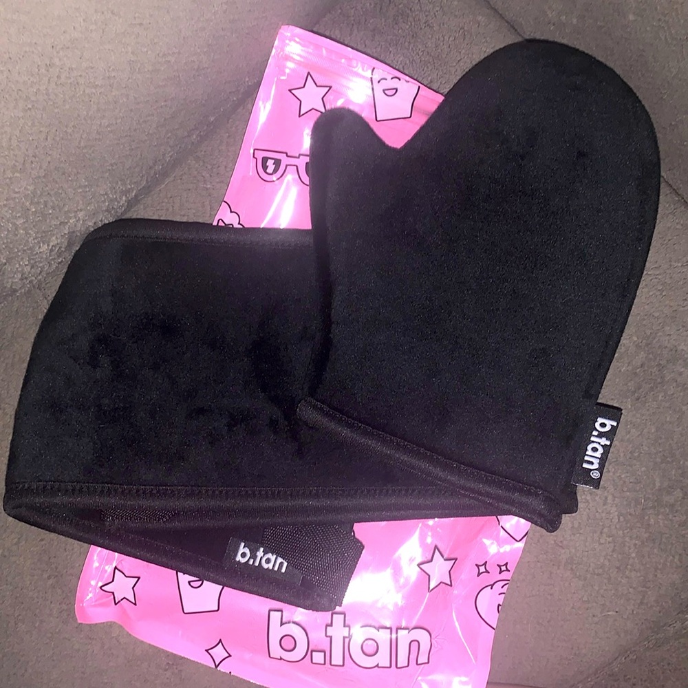 NWT self tanner b.Tan tan mitt and back applicator